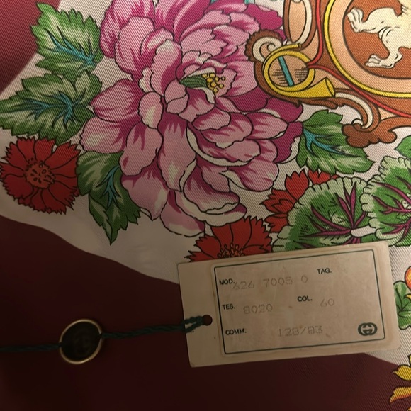 SOLD ELSEWHERE 🌴Gucci silk scarf - Picture 5 of 6